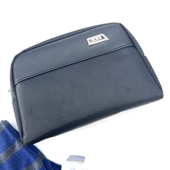 Tumi Delta Airlines First Class Toiletry Travel Amenity Kit - Picture 6 of 7